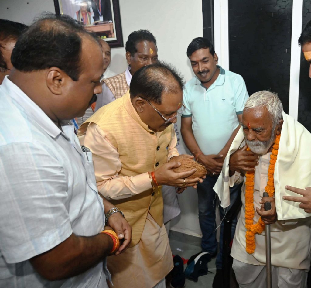 CM Vishnu Deo Sai meets his teacher