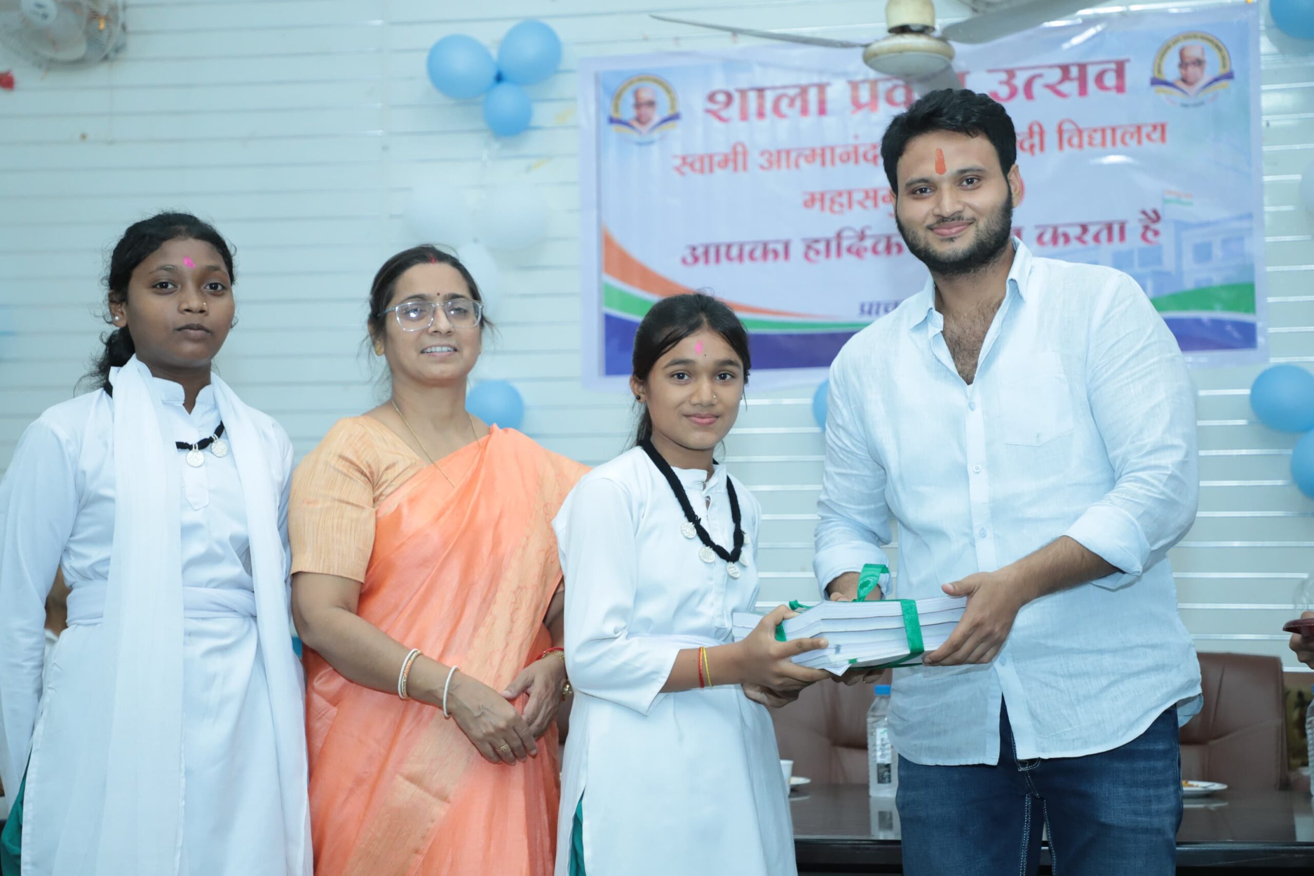 शाला प्रवेश उत्सव में नवप्रवेशी विद्यार्थियों का हुआ आत्मीय स्वागत, निःशुल्क पुस्तकें वितरित