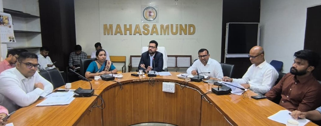 स्वतंत्रता दिवस की तैयारियां समय पर पूरी करें, गड्ढों की तत्काल मरम्मत हो : कलेक्टर